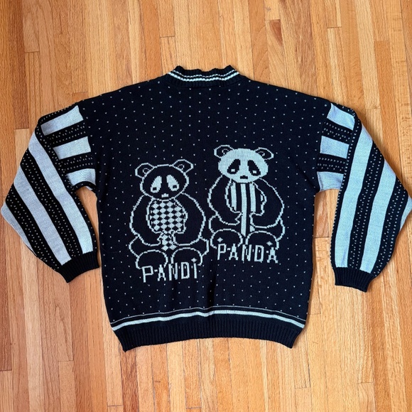Fun Vintage 80s Pandi Panda sweater - Picture 2 of 9